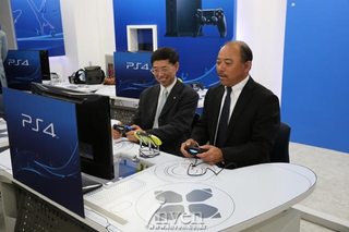 Illustration for article titled University's PlayStation Classroom has DualShock Desks